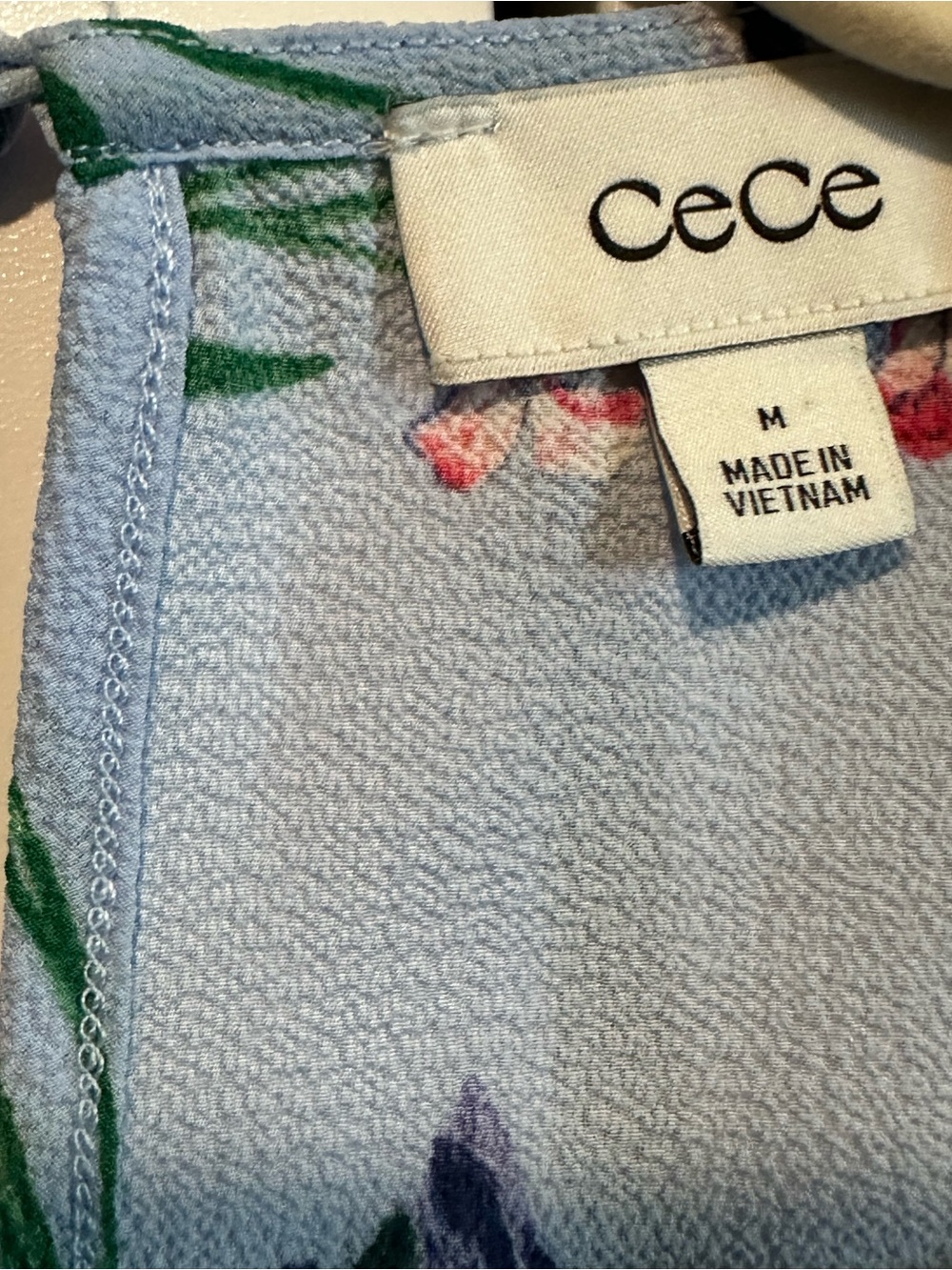 CeCe Light Blue Floral Ruffle Sleeve Top Size M Like New - Picture 4 of 5